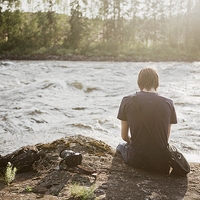 男生孤独背影头像