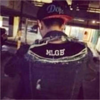 男生孤独背影头像