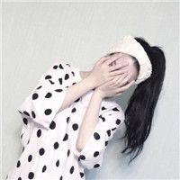 遮脸的女生头像