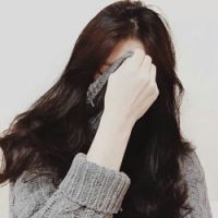 遮脸的女生头像