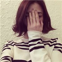 遮脸的女生头像