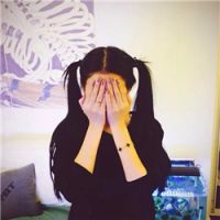 遮脸的女生头像