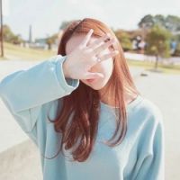 遮脸的女生头像