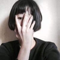 遮脸的女生头像