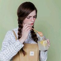 欧美穿衬衫的女生头像