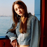 欧美穿衬衫的女生头像