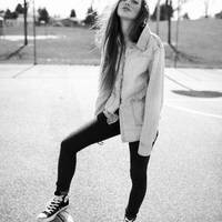 欧美穿衬衫的女生头像