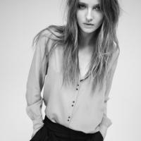 欧美穿衬衫的女生头像