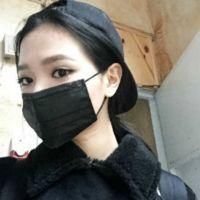 戴口罩的女生头像