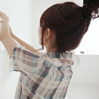 穿格子衬衣的女生头像