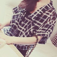 穿格子衬衣的女生头像