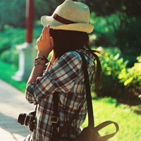 穿格子衬衣的女生头像