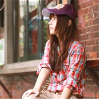 穿格子衬衣的女生头像