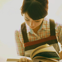 穿格子衬衣的女生头像