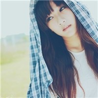 穿格子衬衣的女生头像