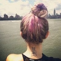 欧美头像女生丸子头