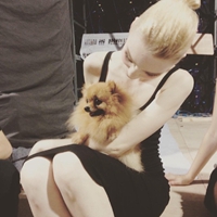 欧美头像女生丸子头