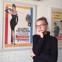 欧美头像女生丸子头