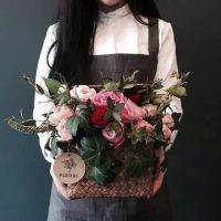 小清新捧花女生头像