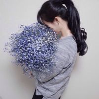 小清新捧花女生头像