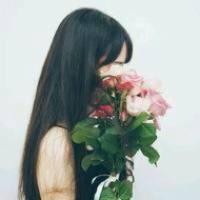 小清新捧花女生头像
