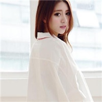穿白衬衫的唯美女生头像