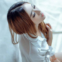 穿白衬衫的唯美女生头像