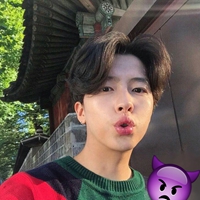韩国中分男生头像