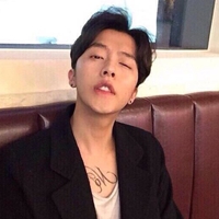 韩国中分男生头像