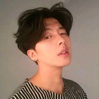 韩国中分男生头像