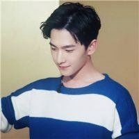 韩国中分男生头像