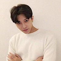 韩国中分男生头像