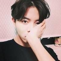 韩国中分男生头像