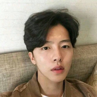 韩国中分男生头像
