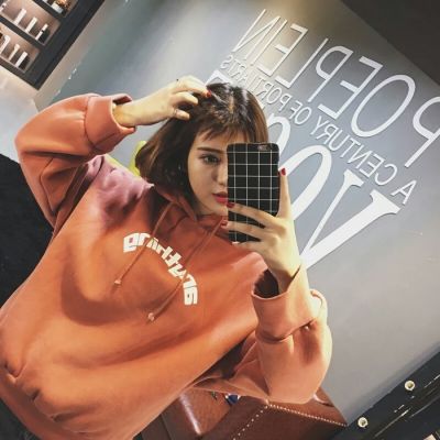 颓废情伤的短发女生头像