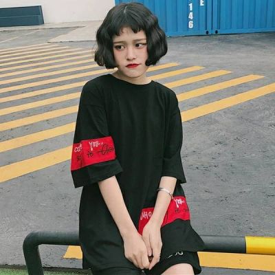 颓废情伤的短发女生头像