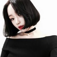 颓废情伤的短发女生头像