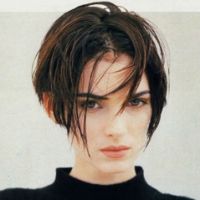 颓废情伤的短发女生头像