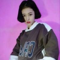 颓废情伤的短发女生头像