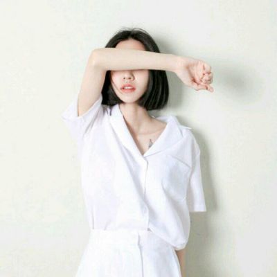 颓废情伤的短发女生头像