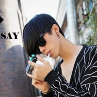 嘴里叼烟的男生头像