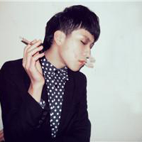 嘴里叼烟的男生头像