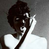 嘴里叼烟的男生头像