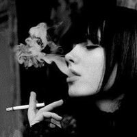 超拽女生叼烟黑白头像