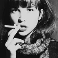 超拽女生叼烟黑白头像