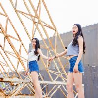 相亲相爱的两姐妹头像