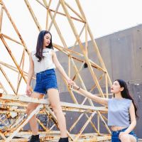 相亲相爱的两姐妹头像