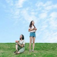 相亲相爱的两姐妹头像