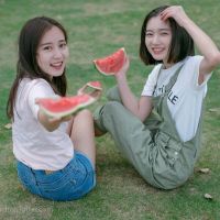 相亲相爱的两姐妹头像