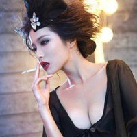 叼烟女生霸气微信头像
